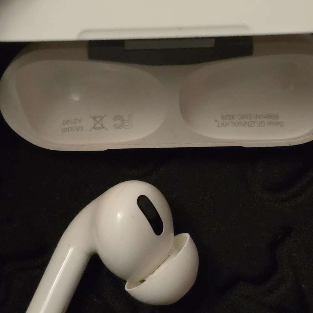 Apple Wireless Earbuds with Charging Case - White